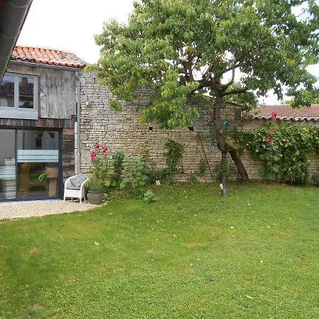 Pineau And Tournesol Holiday Cottages * Sonnac (Charente-Maritime)