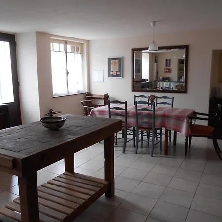 Pineau And Tournesol Holiday Cottages * Sonnac (Charente-Maritime)