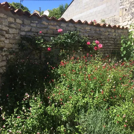 Pineau And Tournesol Holiday Cottages * Sonnac (Charente-Maritime)